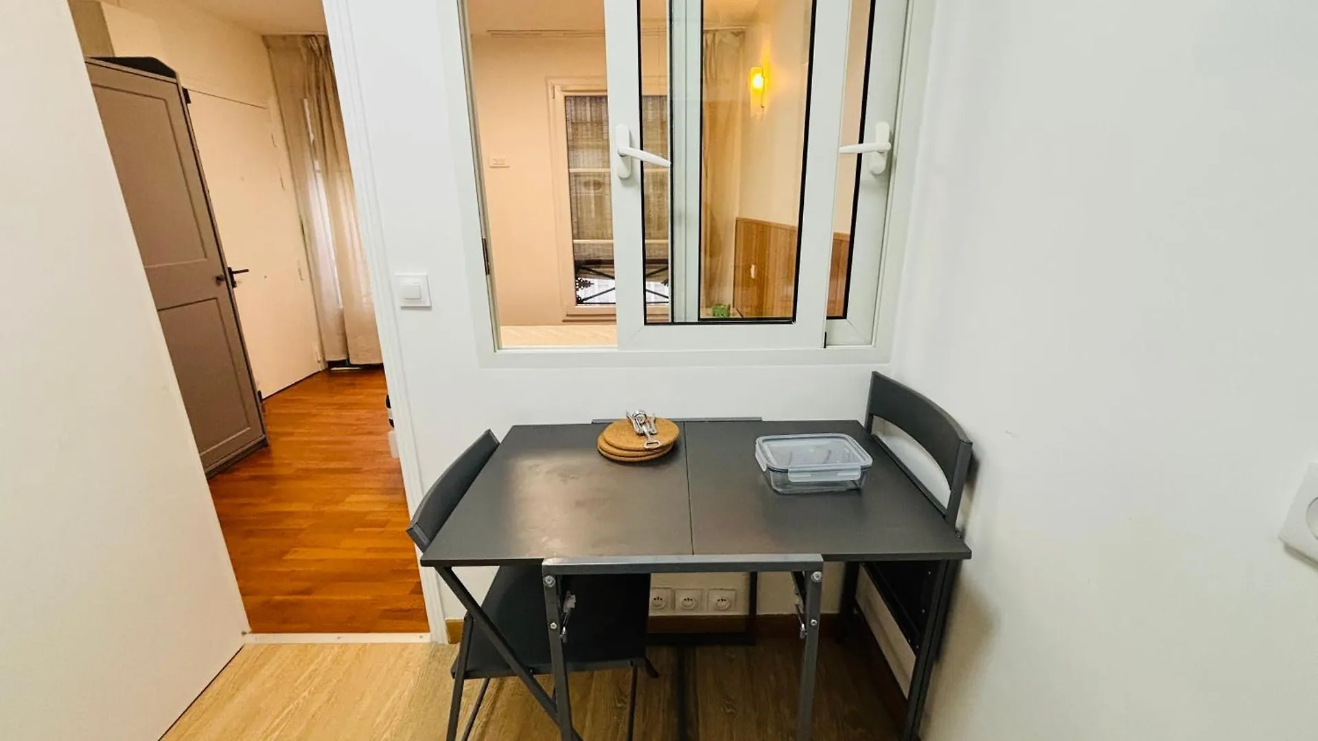 Dream Dwell Paris - Designer Flat Near Marais District Apartment