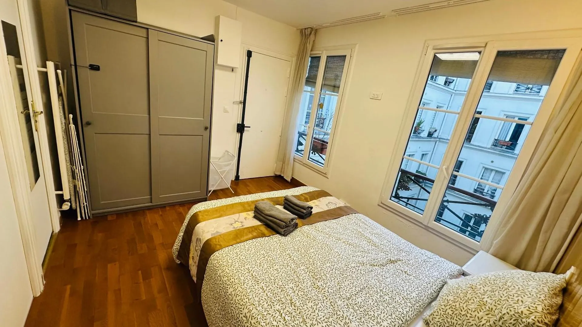 Dream Dwell Paris - Designer Flat Near Marais District Apartment 0*,